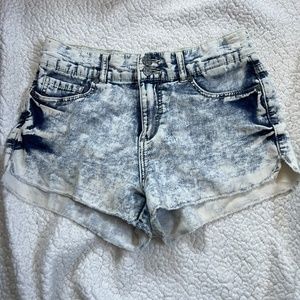 light wash jean shorts